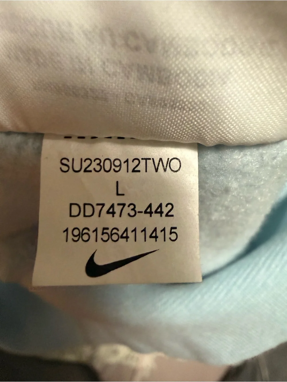 Nike big kids (girls) crewneck sweatshirt, size large. Color- Ocean Bliss